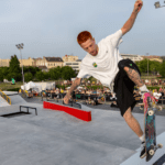 Giovanni Vianna executa manobra de skate durante o STU Pro Tour em Porto Alegre.