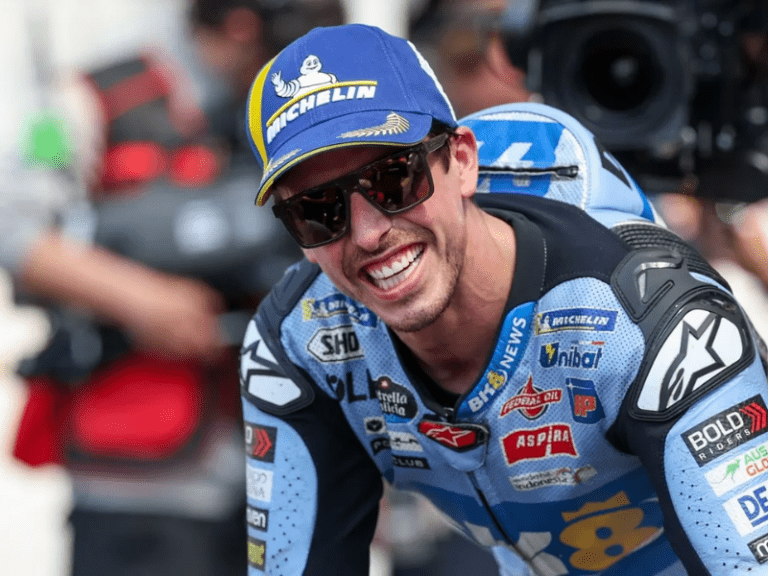 <p>Alex Márquez celebra a liderança no campeonato de MotoGP após anos de dedicação e resiliência. -Foto: Motorsport</p>