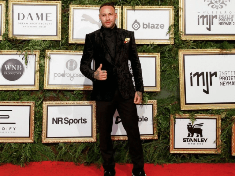 <p>Neymar organiza leilão solidário enquanto se recupera de lesão. – Foto: Reddit</p>